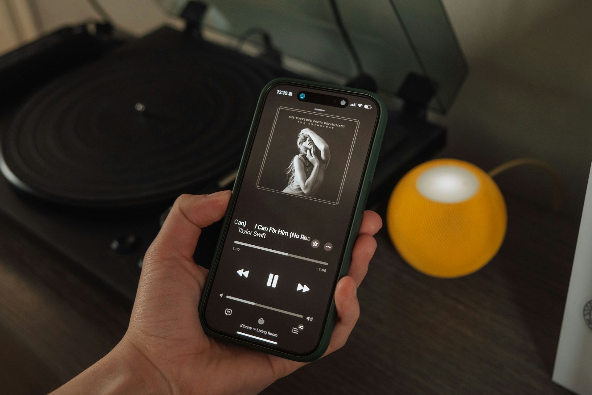 iPhone music app player
